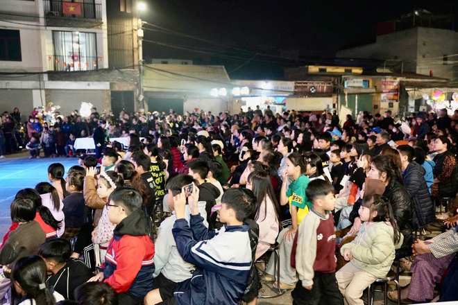 Chương trình biểu diễn nghệ thuật đặc biệt “Mừng Đảng quang vinh – Mừng Xuân đất nước 2026” xã Hồng Vân thành công tốt đẹp- Ảnh 4.