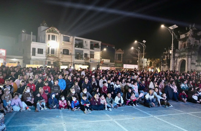 Chương trình biểu diễn nghệ thuật đặc biệt “Mừng Đảng quang vinh – Mừng Xuân đất nước 2026” xã Hồng Vân thành công tốt đẹp- Ảnh 7.