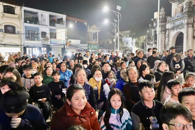 Chương trình biểu diễn nghệ thuật đặc biệt “Mừng Đảng quang vinh – Mừng Xuân đất nước 2026” xã Hồng Vân thành công tốt đẹp- Ảnh 11.