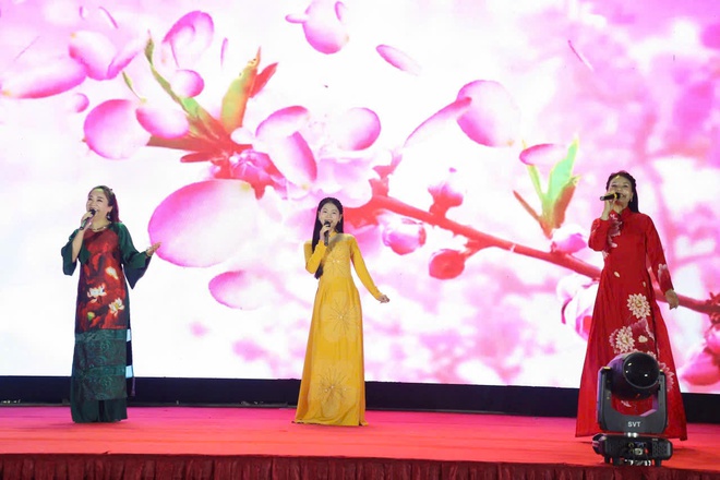 Chương trình biểu diễn nghệ thuật đặc biệt “Mừng Đảng quang vinh – Mừng Xuân đất nước 2026” xã Hồng Vân thành công tốt đẹp- Ảnh 3.