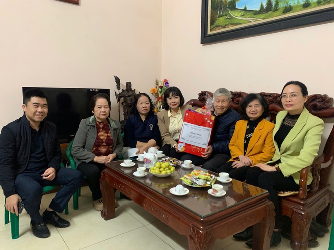 Khương Đình: Thăm hỏi, tặng quà các gia đình người có công với cách mạng và người cao tuổi tròn 100- Ảnh 5.