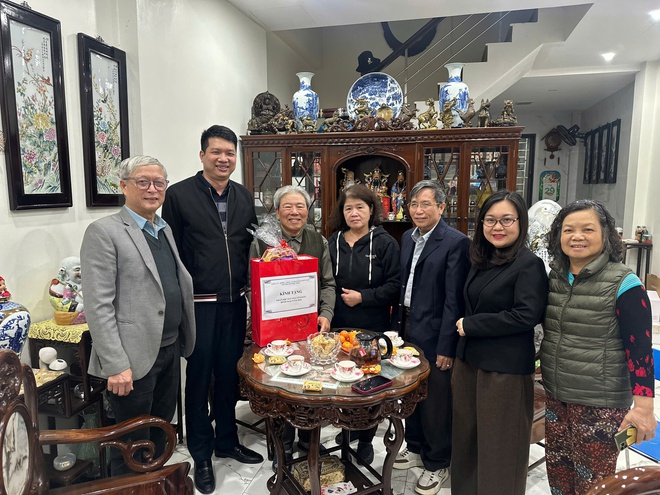 Khương Đình: Thăm hỏi, tặng quà các gia đình người có công với cách mạng và người cao tuổi tròn 100- Ảnh 12.