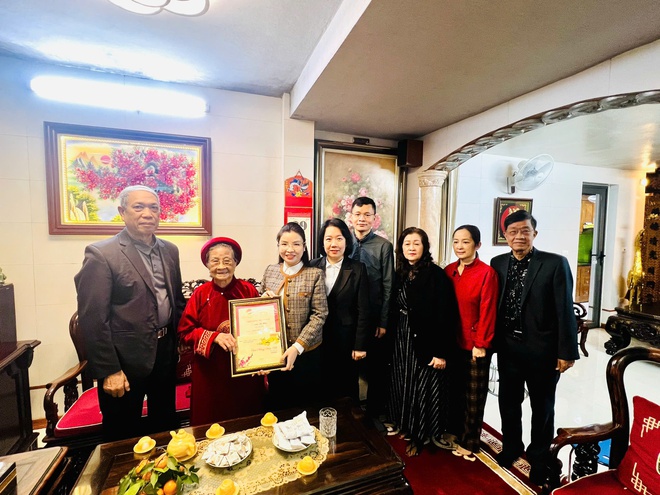 Khương Đình: Thăm hỏi, tặng quà các gia đình người có công với cách mạng và người cao tuổi tròn 100- Ảnh 14.