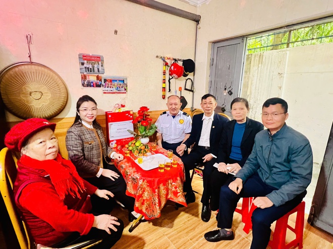 Khương Đình: Thăm hỏi, tặng quà các gia đình người có công với cách mạng và người cao tuổi tròn 100- Ảnh 15.