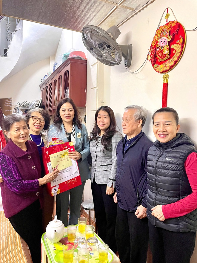 Khương Đình: Thăm hỏi, tặng quà các gia đình người có công với cách mạng và người cao tuổi tròn 100- Ảnh 19.