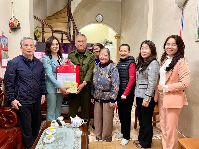 Khương Đình: Thăm hỏi, tặng quà các gia đình người có công với cách mạng và người cao tuổi tròn 100- Ảnh 20.