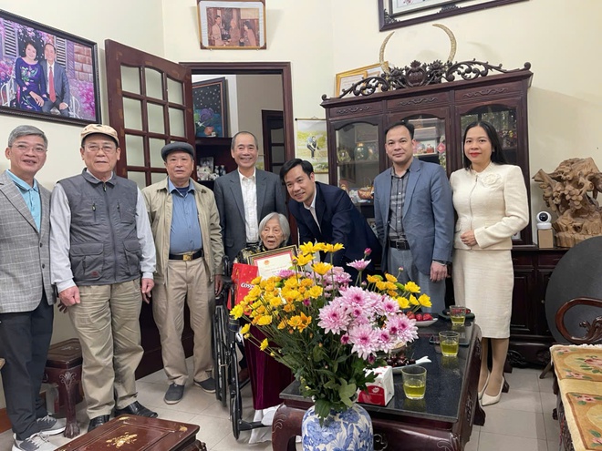 Khương Đình: Thăm hỏi, tặng quà các gia đình người có công với cách mạng và người cao tuổi tròn 100- Ảnh 23.