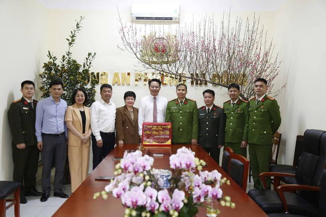 Lãnh đạo phường Hà Đông thăm, chúc Tết các lực lượng trực Tết trên địa bàn- Ảnh 5.