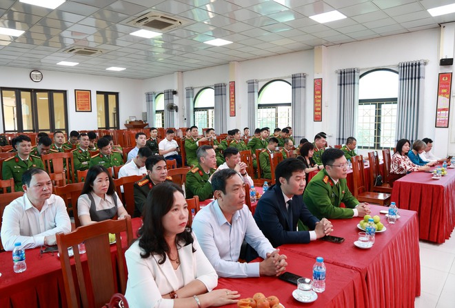 THƯỜNG TRỰC ĐẢNG ỦY XÃ TRUNG GIÃ THĂM, ĐỘNG VIÊN, TẶNG QUÀ CÁC ĐƠN VỊ TRỰC TẾT NGUYÊN ĐÁN- Ảnh 16.