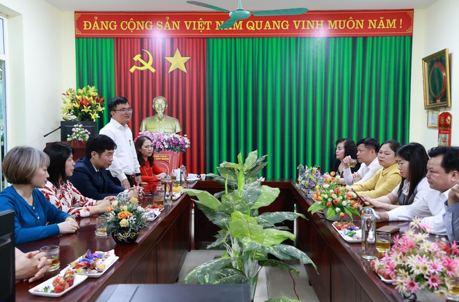 THƯỜNG TRỰC ĐẢNG ỦY XÃ TRUNG GIÃ THĂM, ĐỘNG VIÊN, TẶNG QUÀ CÁC ĐƠN VỊ TRỰC TẾT NGUYÊN ĐÁN- Ảnh 14.