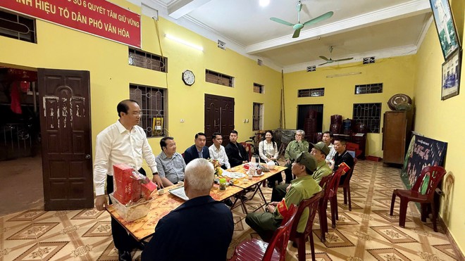 Lãnh đạo phường Vĩnh Hưng thăm, chúc Tết các đơn vị trực Tết Nguyên đán Bính Ngọ- Ảnh 11.