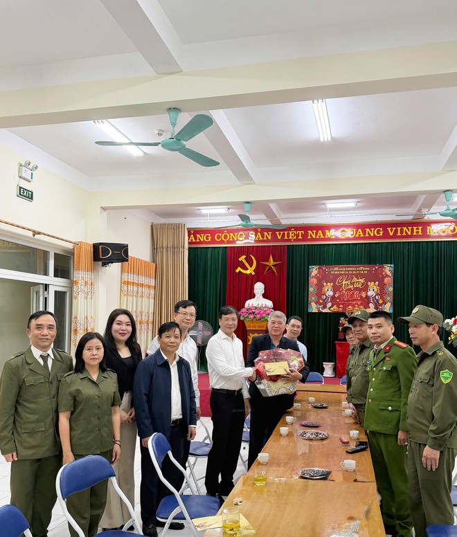 Lãnh đạo phường Vĩnh Hưng thăm, chúc Tết các đơn vị trực Tết Nguyên đán Bính Ngọ- Ảnh 19.