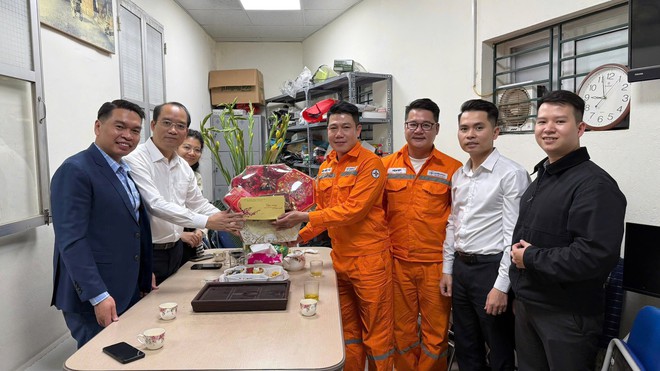 Lãnh đạo phường Vĩnh Hưng thăm, chúc Tết các đơn vị trực Tết Nguyên đán Bính Ngọ- Ảnh 13.