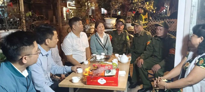 Lãnh đạo phường Vĩnh Hưng thăm, chúc Tết các đơn vị trực Tết Nguyên đán Bính Ngọ- Ảnh 2.