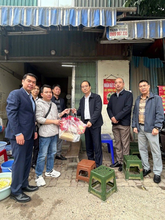 PHƯỜNG TỔ CHỨC THĂM HỎI, TẶNG QUÀ CÁC HỘ GIA ĐÌNH, CÁ NHÂN CÓ HOÀN CẢNH KHÓ KHĂN NHÂN DỊP TẾT NGUYÊN ĐÁN BÍNH NGỌ 2026- Ảnh 3.