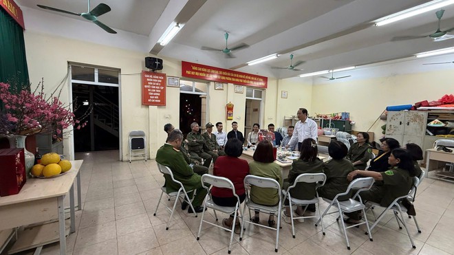 Lãnh đạo phường Vĩnh Hưng thăm, chúc Tết các đơn vị trực Tết Nguyên đán Bính Ngọ- Ảnh 14.