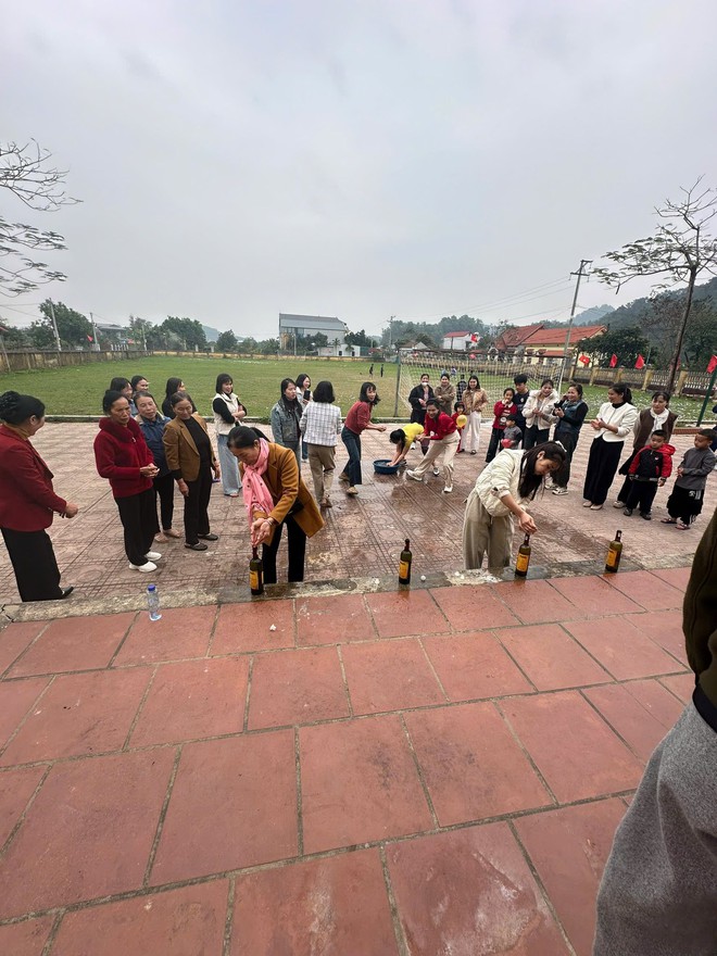 TRUNG GIÃ RỘN RÀNG SẮC XUÂN – CÁC THÔN TƯNG BỪNG TỔ CHỨC CÁC HOẠT ĐỘNG VĂN HÓA, VĂN NGHỆ, THỂ DỤC THỂ THAO VÀ CÁC TRÒ CHƠI DÂN GIAN  MỪNG TẾT BÍNH NGỌ 2026 - Ảnh 7.