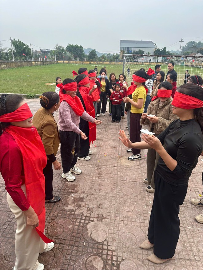 TRUNG GIÃ RỘN RÀNG SẮC XUÂN – CÁC THÔN TƯNG BỪNG TỔ CHỨC CÁC HOẠT ĐỘNG VĂN HÓA, VĂN NGHỆ, THỂ DỤC THỂ THAO VÀ CÁC TRÒ CHƠI DÂN GIAN  MỪNG TẾT BÍNH NGỌ 2026 - Ảnh 3.