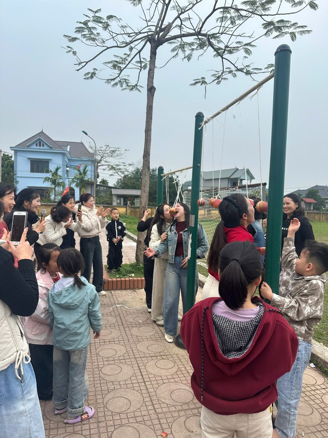 TRUNG GIÃ RỘN RÀNG SẮC XUÂN – CÁC THÔN TƯNG BỪNG TỔ CHỨC CÁC HOẠT ĐỘNG VĂN HÓA, VĂN NGHỆ, THỂ DỤC THỂ THAO VÀ CÁC TRÒ CHƠI DÂN GIAN  MỪNG TẾT BÍNH NGỌ 2026 - Ảnh 4.