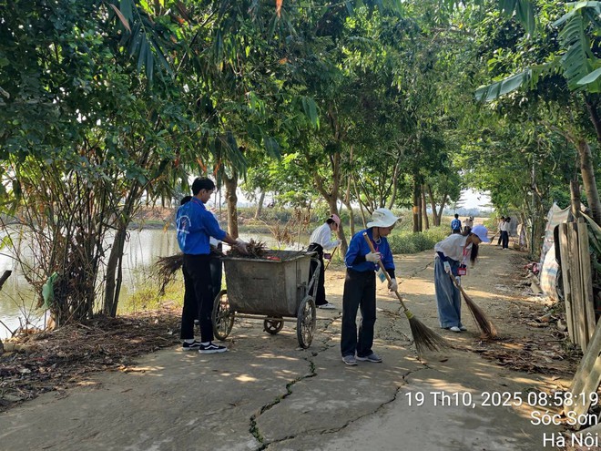 KHÍ THẾ RA QUÂN VỆ SINH MÔI TRƯỜNG ĐẦU XUÂN – LAN TỎA HÀNH ĐỘNG VÌ MÔI TRƯỜNG XANH, SẠCH, ĐẸP CỦA XÃ TRUNG GIÃ- Ảnh 16.