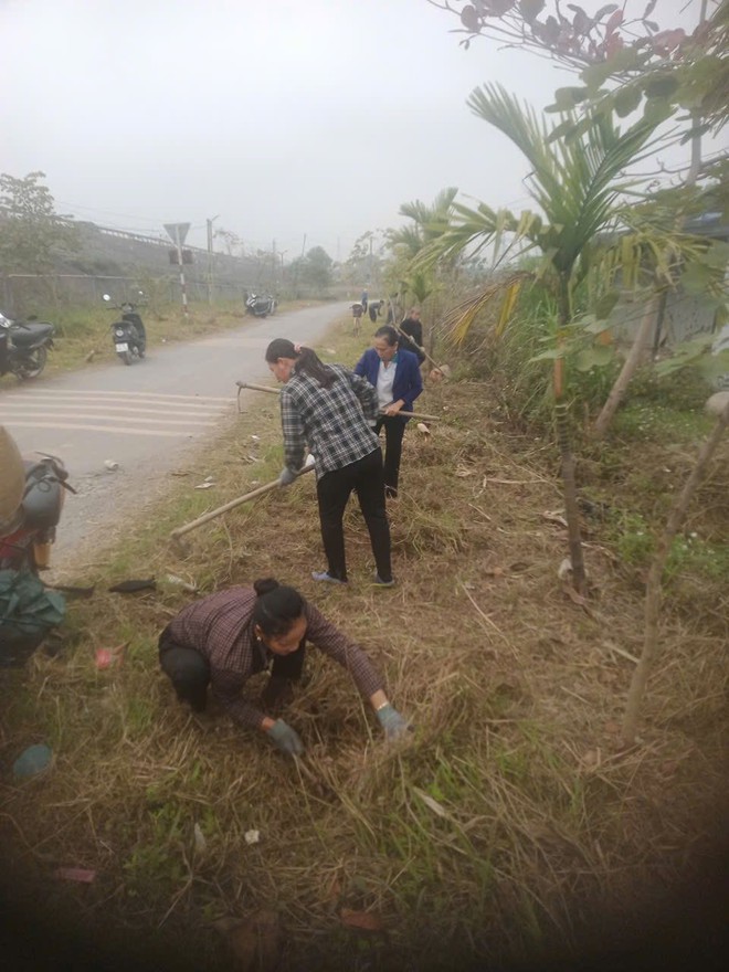 KHÍ THẾ RA QUÂN VỆ SINH MÔI TRƯỜNG ĐẦU XUÂN – LAN TỎA HÀNH ĐỘNG VÌ MÔI TRƯỜNG XANH, SẠCH, ĐẸP CỦA XÃ TRUNG GIÃ- Ảnh 2.