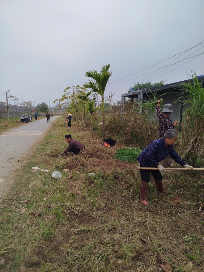 KHÍ THẾ RA QUÂN VỆ SINH MÔI TRƯỜNG ĐẦU XUÂN – LAN TỎA HÀNH ĐỘNG VÌ MÔI TRƯỜNG XANH, SẠCH, ĐẸP CỦA XÃ TRUNG GIÃ- Ảnh 11.