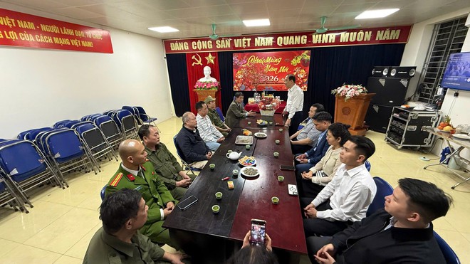 Lãnh đạo phường Vĩnh Hưng thăm, chúc Tết các đơn vị trực Tết Nguyên đán Bính Ngọ- Ảnh 10.