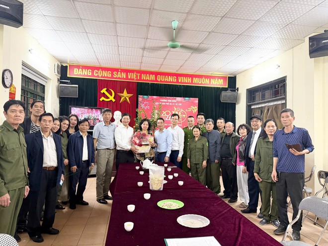 Lãnh đạo phường Vĩnh Hưng thăm, chúc Tết các đơn vị trực Tết Nguyên đán Bính Ngọ- Ảnh 18.