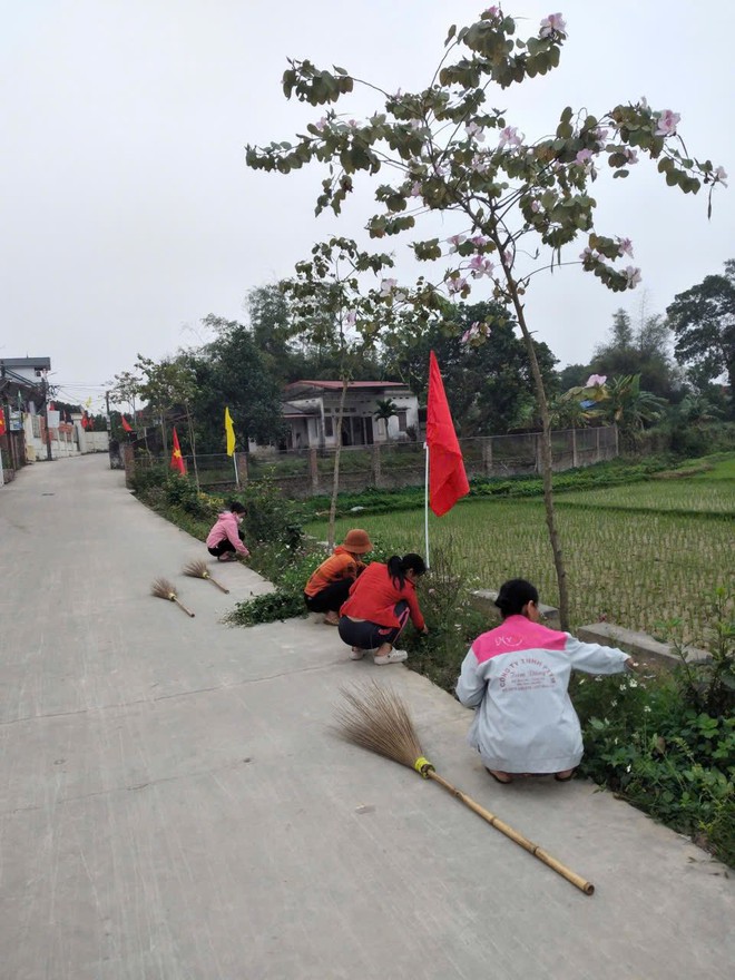 KHÍ THẾ RA QUÂN VỆ SINH MÔI TRƯỜNG ĐẦU XUÂN – LAN TỎA HÀNH ĐỘNG VÌ MÔI TRƯỜNG XANH, SẠCH, ĐẸP CỦA XÃ TRUNG GIÃ- Ảnh 20.