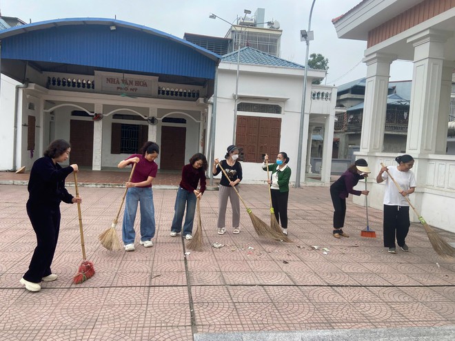 KHÍ THẾ RA QUÂN VỆ SINH MÔI TRƯỜNG ĐẦU XUÂN – LAN TỎA HÀNH ĐỘNG VÌ MÔI TRƯỜNG XANH, SẠCH, ĐẸP CỦA XÃ TRUNG GIÃ- Ảnh 9.