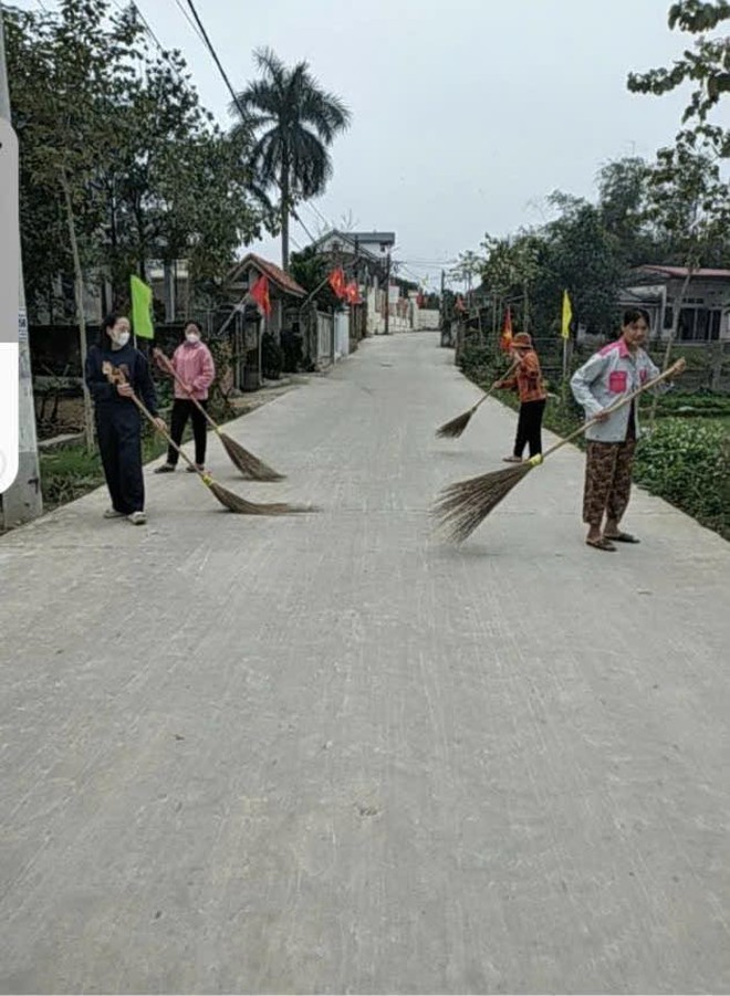KHÍ THẾ RA QUÂN VỆ SINH MÔI TRƯỜNG ĐẦU XUÂN – LAN TỎA HÀNH ĐỘNG VÌ MÔI TRƯỜNG XANH, SẠCH, ĐẸP CỦA XÃ TRUNG GIÃ- Ảnh 21.