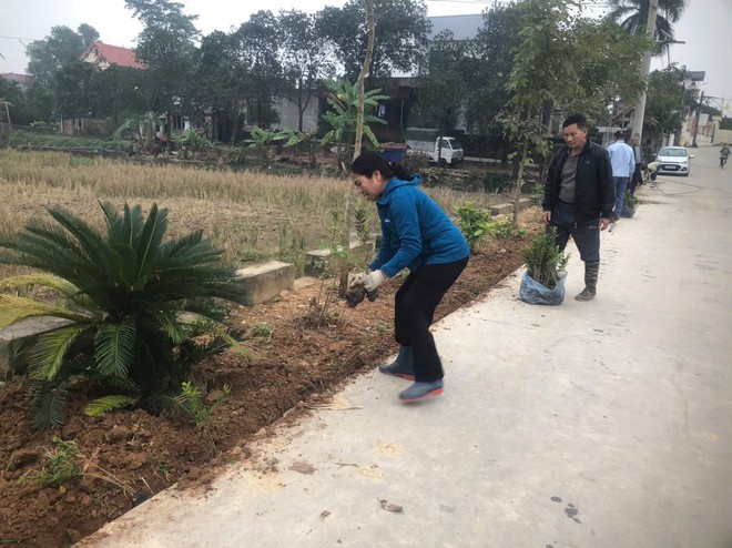 KHÍ THẾ RA QUÂN VỆ SINH MÔI TRƯỜNG ĐẦU XUÂN – LAN TỎA HÀNH ĐỘNG VÌ MÔI TRƯỜNG XANH, SẠCH, ĐẸP CỦA XÃ TRUNG GIÃ- Ảnh 1.