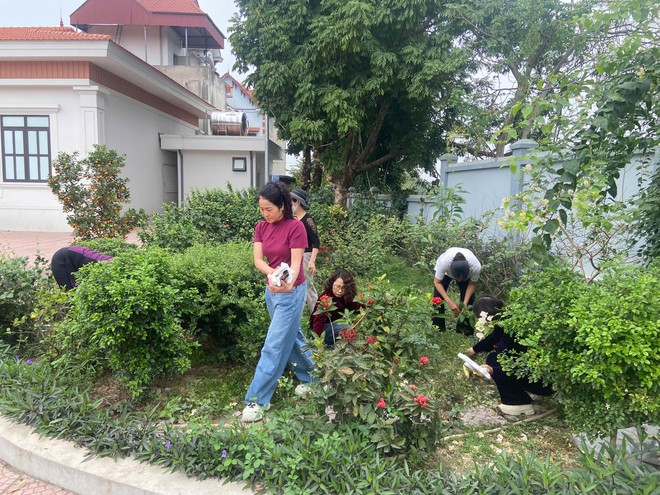 KHÍ THẾ RA QUÂN VỆ SINH MÔI TRƯỜNG ĐẦU XUÂN – LAN TỎA HÀNH ĐỘNG VÌ MÔI TRƯỜNG XANH, SẠCH, ĐẸP CỦA XÃ TRUNG GIÃ- Ảnh 14.