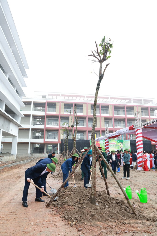 TRUNG GIÃ PHÁT ĐỘNG TẾT TRỒNG CÂY XUÂN BÍNH NGỌ 2026: CHUNG TAY XÂY DỰNG MÔI TRƯỜNG XANH – PHÁT TRIỂN BỀN VỮNG- Ảnh 3.