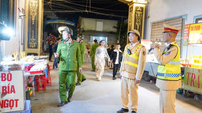 Công an xã Hồng Vân giữ trọn bình yên để nhân dân vui Xuân, đón Tết- Ảnh 2.