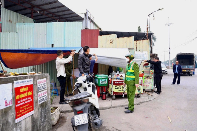 Công an xã Hồng Vân giữ trọn bình yên để nhân dân vui Xuân, đón Tết- Ảnh 6.