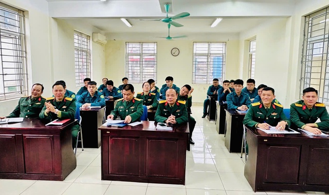 Đảng bộ phường Khương Đình nghiêm túc tổ chức Hội nghị trực tuyến học tập, quán triệt các nghị quyết quan trọng của BCH Trung ương.- Ảnh 2.