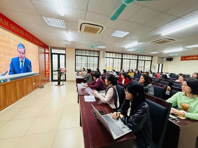 Đảng bộ phường Khương Đình nghiêm túc tổ chức Hội nghị trực tuyến học tập, quán triệt các nghị quyết quan trọng của BCH Trung ương.- Ảnh 13.