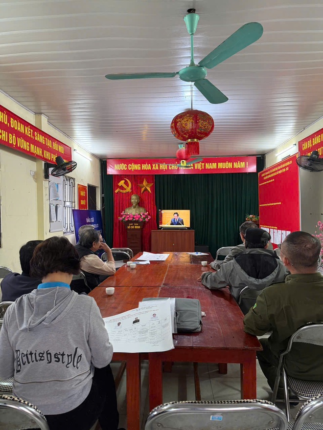 Đảng bộ phường Khương Đình nghiêm túc tổ chức Hội nghị trực tuyến học tập, quán triệt các nghị quyết quan trọng của BCH Trung ương.- Ảnh 24.