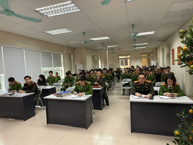 Đảng bộ phường Khương Đình nghiêm túc tổ chức Hội nghị trực tuyến học tập, quán triệt các nghị quyết quan trọng của BCH Trung ương.- Ảnh 5.