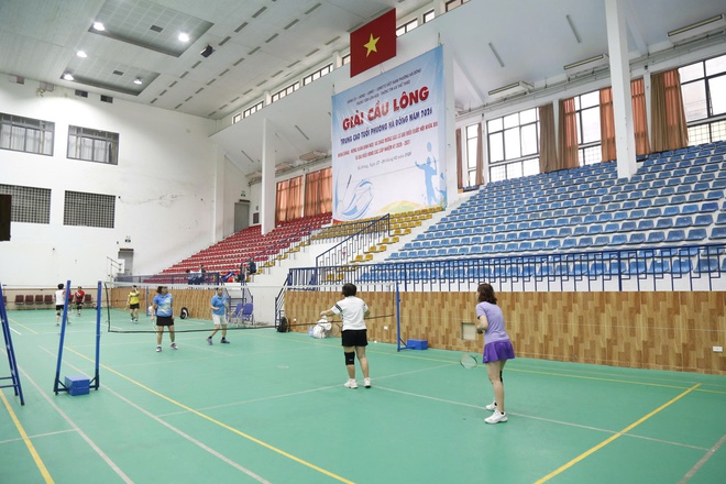 Sôi nổi giải cầu lông trung- cao tuổi phường Hà Đông năm 2026- Ảnh 1.