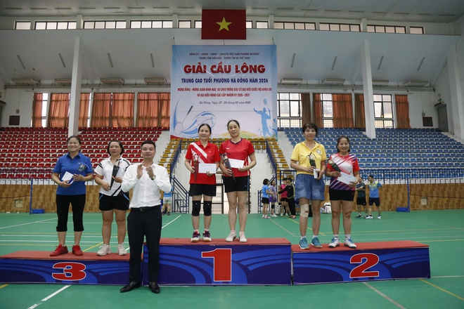 Sôi nổi giải cầu lông trung- cao tuổi phường Hà Đông năm 2026- Ảnh 4.