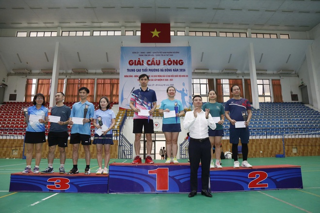 Sôi nổi giải cầu lông trung- cao tuổi phường Hà Đông năm 2026- Ảnh 6.