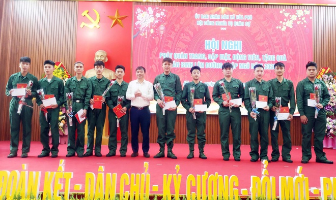 Xã Hòa Phú: Hội nghị gặp mặt, động viên và tặng quà công dân lên đường nhập ngũ thực hiện nghĩa vụ năm 2026- Ảnh 4.