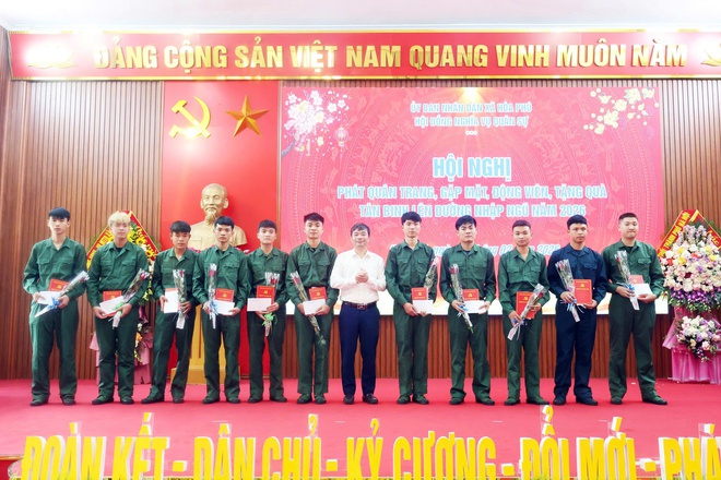 Xã Hòa Phú: Hội nghị gặp mặt, động viên và tặng quà công dân lên đường nhập ngũ thực hiện nghĩa vụ năm 2026- Ảnh 7.