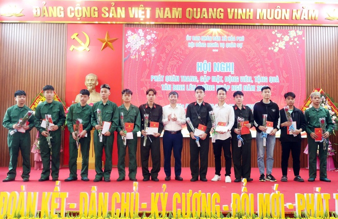 Xã Hòa Phú: Hội nghị gặp mặt, động viên và tặng quà công dân lên đường nhập ngũ thực hiện nghĩa vụ năm 2026- Ảnh 10.