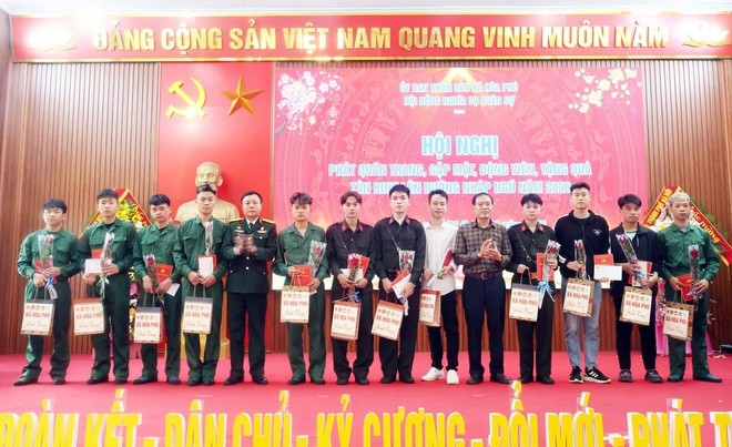 Xã Hòa Phú: Hội nghị gặp mặt, động viên và tặng quà công dân lên đường nhập ngũ thực hiện nghĩa vụ năm 2026- Ảnh 11.