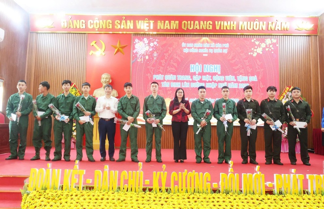 Xã Hòa Phú: Hội nghị gặp mặt, động viên và tặng quà công dân lên đường nhập ngũ thực hiện nghĩa vụ năm 2026- Ảnh 12.