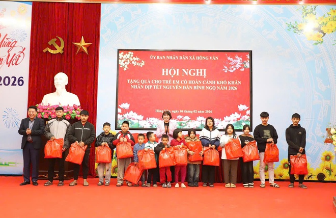 Xã Hồng Vân: 80 trẻ em có hoàn cảnh khó khăn được nhận quà Tết- Ảnh 2.