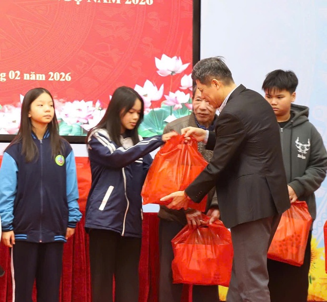 Xã Hồng Vân: 80 trẻ em có hoàn cảnh khó khăn được nhận quà Tết- Ảnh 4.